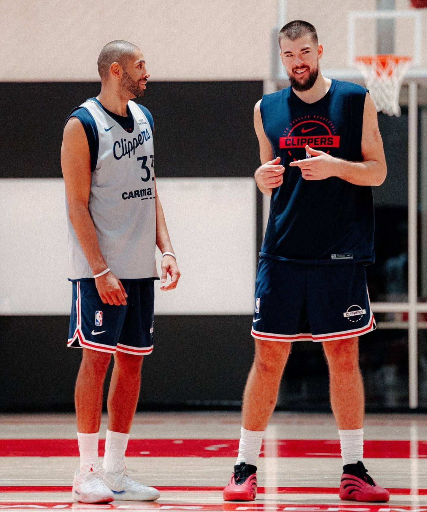 包含洛杉矶快船发布备战花絮，国际比赛日遗憾出局，欧联任务艰巨，控场能力受关注的词条